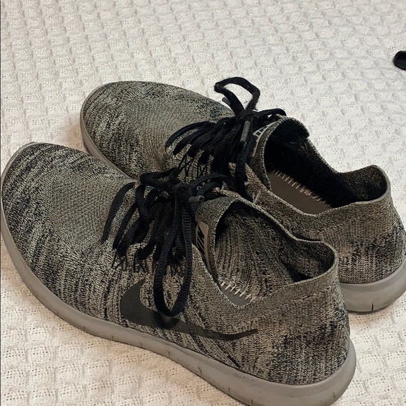 nike running shoes - Picture 1 of 1